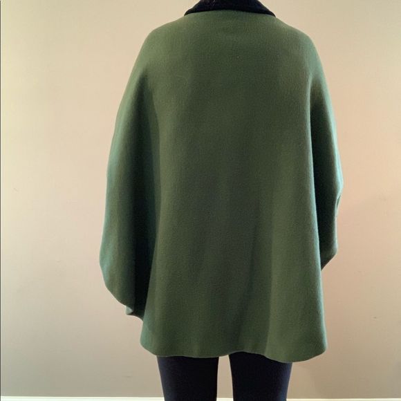 Vintage 50s Green Wool Cape with Velvet Trim - Picture 8 of 12